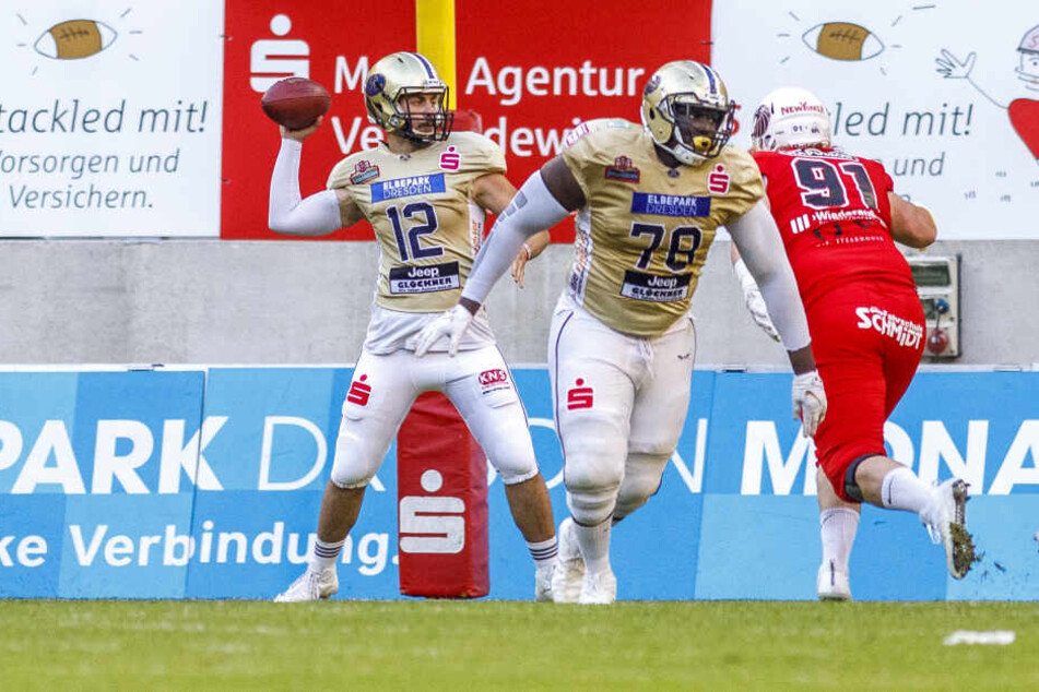 Gegen die New Yorker Lions sprang Dresdens Ersatz-Quarterback Ferras El-Hendi (l.) ein, leistete sich dabei aber auch Fehlwürfe.
