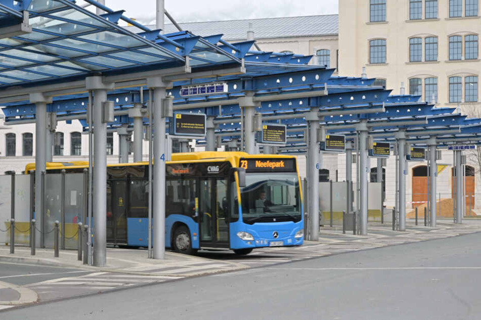 Noch mindestens anderthalb Jahre werden Busse zum aktuellen Busbahnhof an der Straße der Nationen fahren müssen.