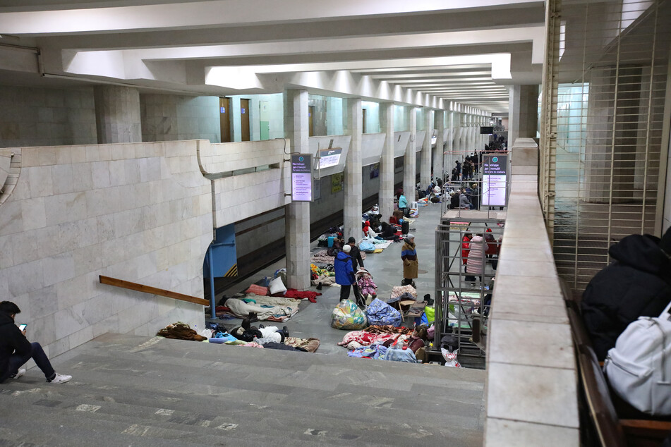 Seit Februar suchen die Menschen in Charkiw Schutz vor Bombenangriffen auch in den Metro-Station der Stadt.