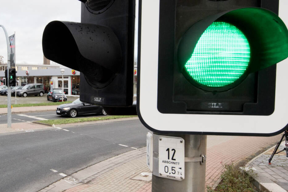 Viele Ampeln im Bielefelder Stadtgebiet werden ab Montag gewartet. (Symbolbild)
