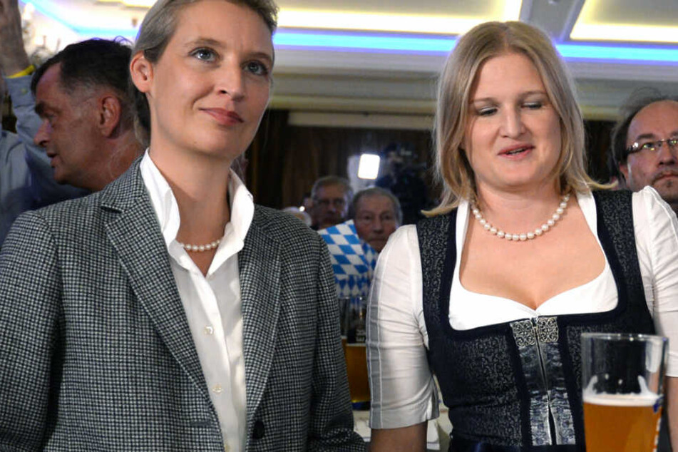 Katrin Ebner-Steiner (r.) ist ein Teil der Doppelspitze der AfD-Fraktion. (Archivbild)