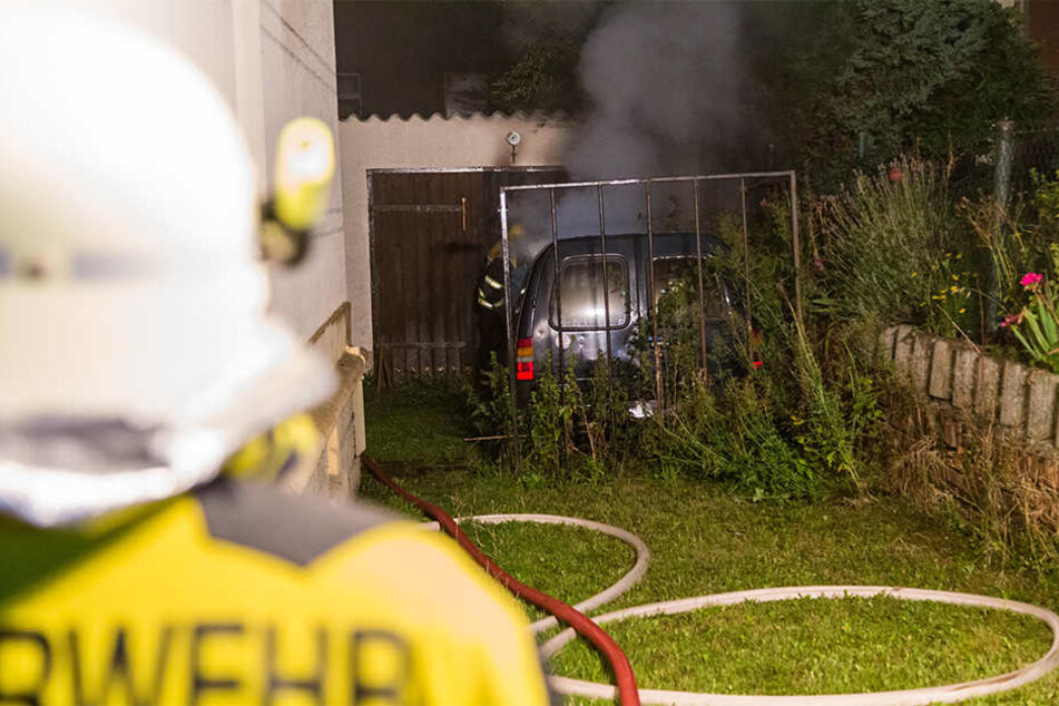 Der Ford wurde bei dem Feuer komplett zerstört.