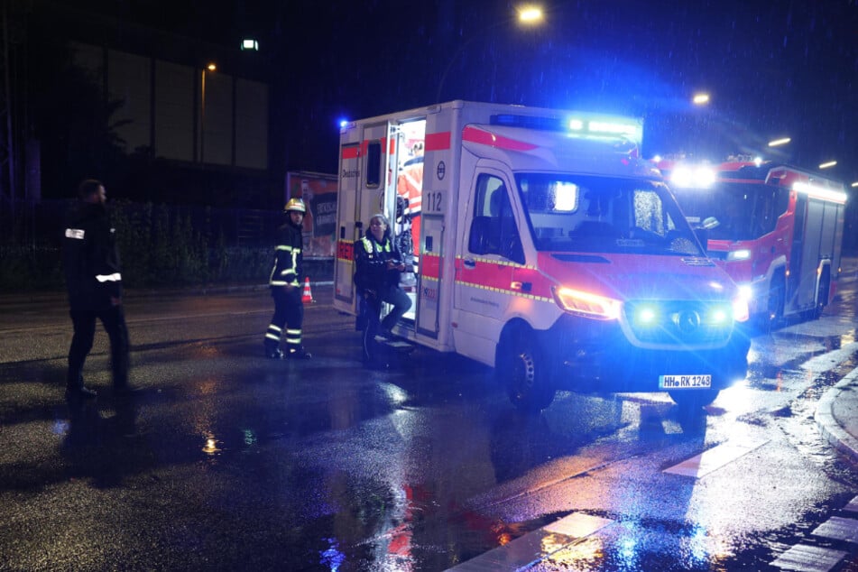 In Harburg stieß ein Motorradfahrer mit einem abbiegenden Seat zusammen. Der Biker verletzte sich am Fuß.