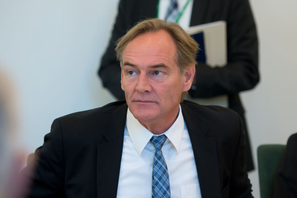 Leipzigs Oberbürgermeister Burkhard Jung hat den Anschlag aufs Westwerk scharf verurteilt, ihn als "kurzsichtig und falsch" bezeichnet.