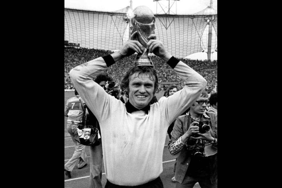 Sepp Maier nach dem Gewinn der Weltmeisterschaft 1974 im Olympiastadion in München.