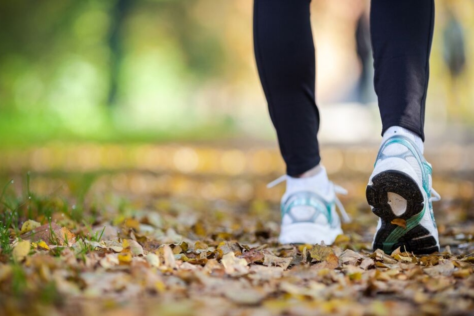 Jacqui Saunders machte beim Joggen eine furchtbare Entdeckung. Ihr Ehemann hatte einen Unfall. (Symbolbild)