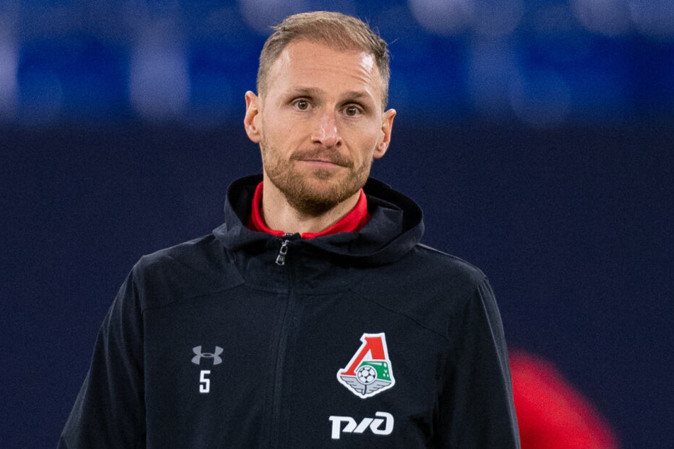 Noch kein Wechsel: Benedikt Höwedes (31) ist mit seinem Verein Lokomotive Moskau ins Trainingslager gereist.