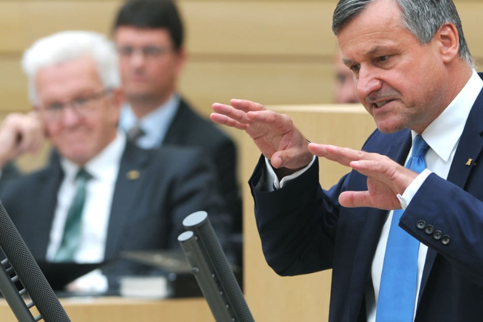 FDP-Mann Hans-Ulrich Rülke (r.) will schnelleres Internet als zentrales politisches Thema im Landtag und attackierte bereits Ministerpräsident Kretschmann deshalb (l.). (Symbolbild)