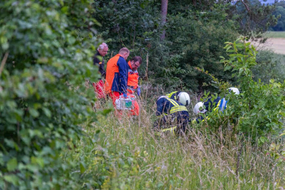 Die Feuerwehr musste die Verletzte auf einer Matratze den Berg hinunter holen.