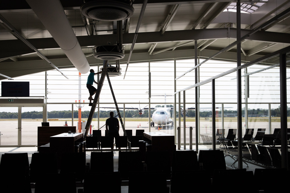 Letzte Arbeiten finden am Flughafen Lübeck statt.