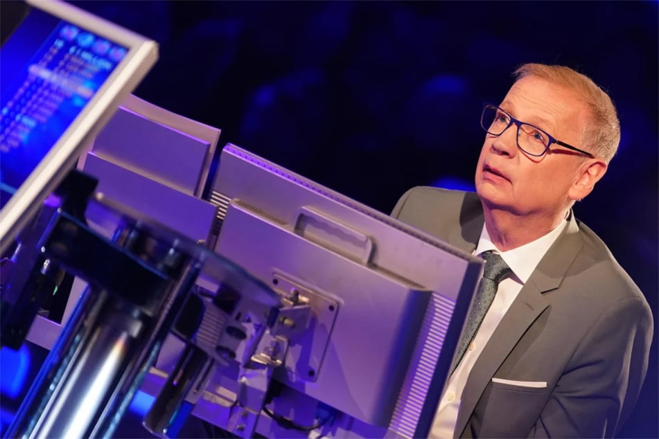 Günther Jauch (69) kann seinen Augen kaum trauen, als er Bill Kaulitz als Telefonjoker entdeckt.