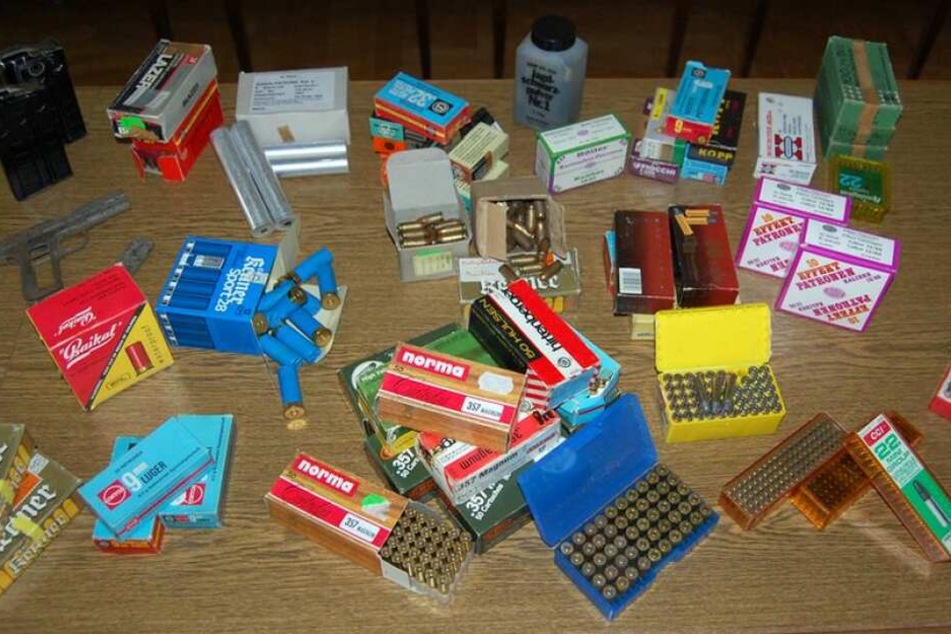 Der Mann hortete auch 2000 Schuss Munition.