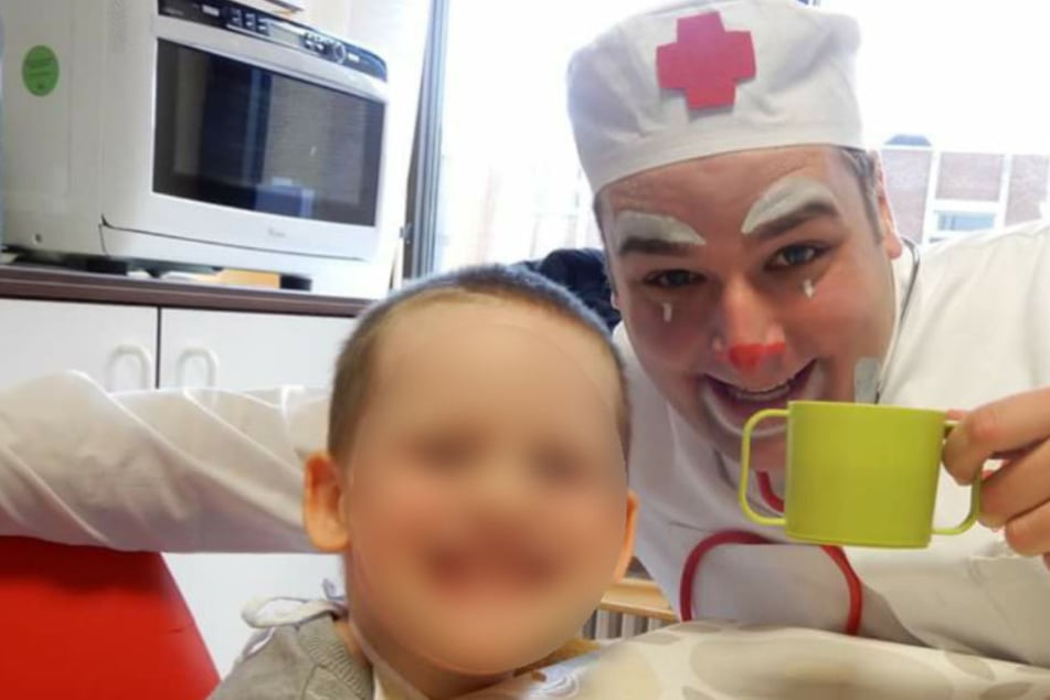Krankenhaus-Clown ermordet Mutter vor den Augen ihrer drei Kinder