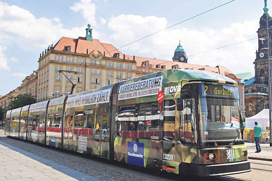 Bundeswehr-Werbung
auf
der Straßenbahn
sorgt für Wirbel.
Solche
Reklame
soll künftig
strenger
geprüft
werden.