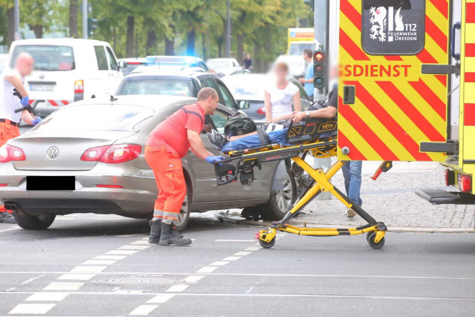 Der VW-Fahrer wurde ins Krankenhaus gebracht.