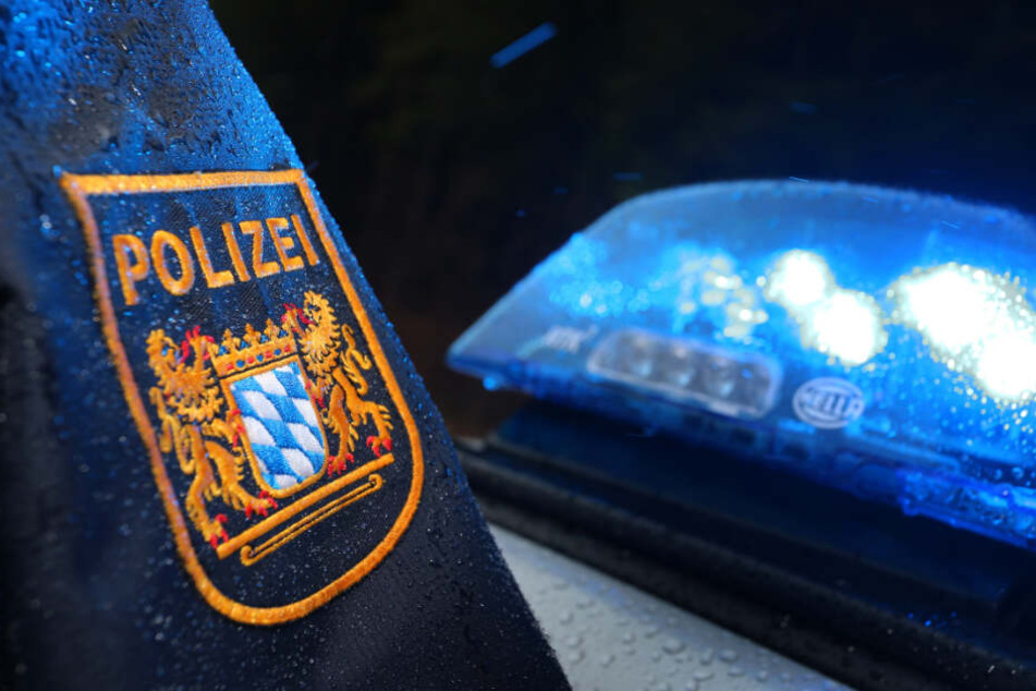 Mann soll abgeschoben werden, plötzlich ergreift seine Ehefrau ein Messer