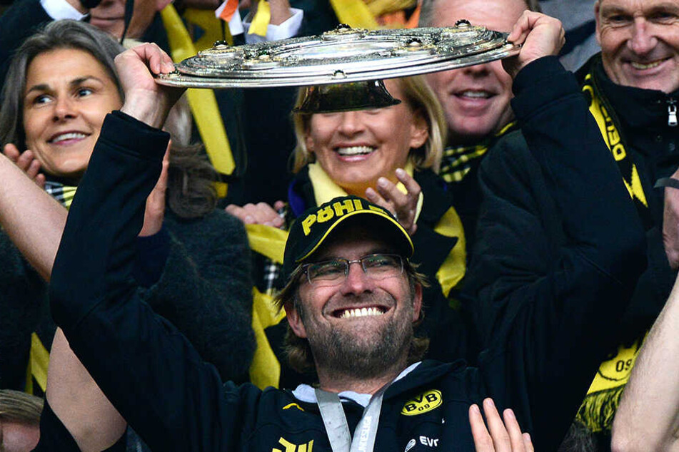 Meister! Jürgen Klopp 2012 mit seiner zweiten Schale in Folge.