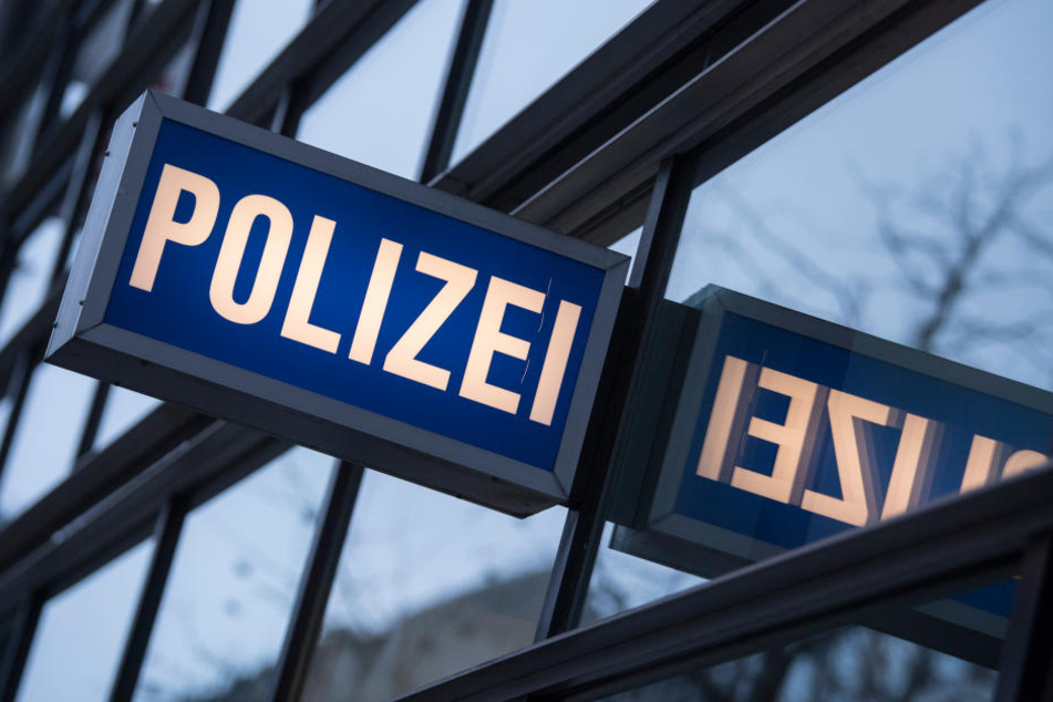 Der suspendierte Beamte gehörte zu der Chat-Gruppe. (Symbolbild)