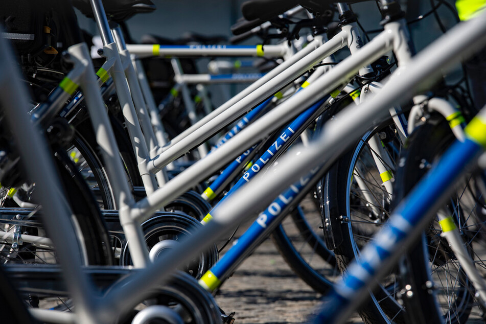 Um zu einer anderen Dienststelle zu kommen, suchte sich ein Mann ausgerechnet ein Polizeifahrrad als Transportmittel aus. (Symbolbild)