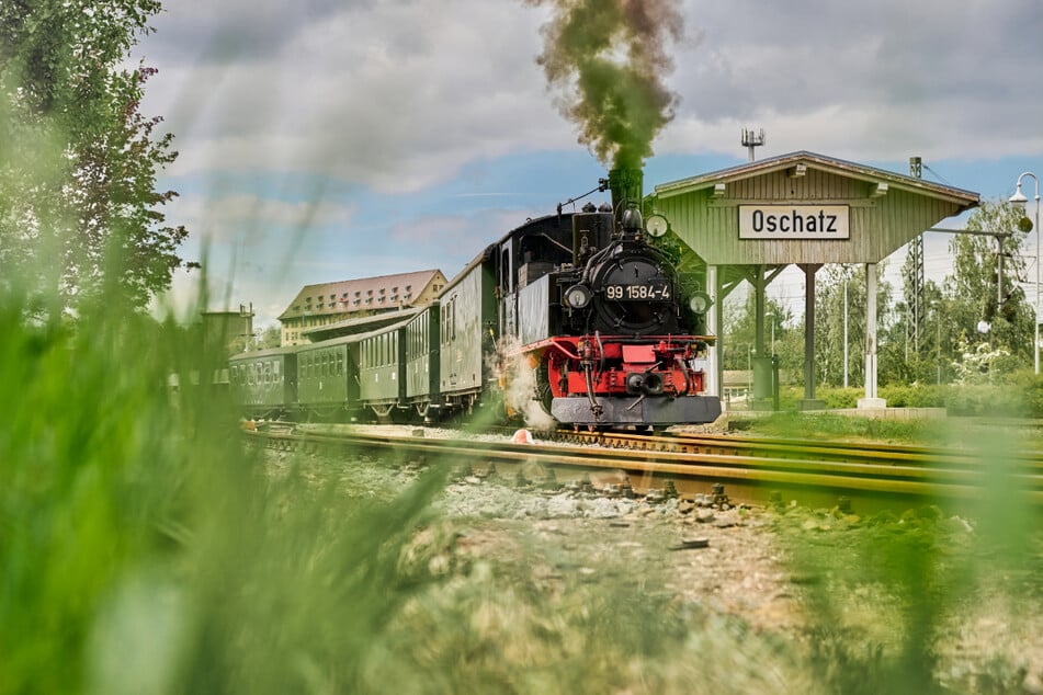 Mit einer ordentlichen Portion Eisenbahnromantik dampft der Wilde Robert bis heute durch Oschatz.