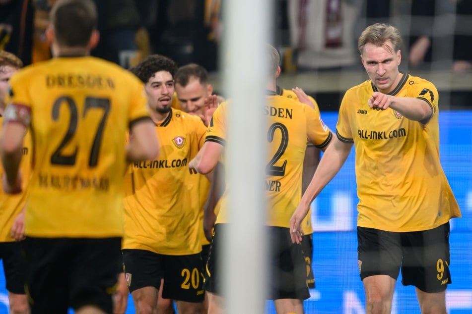 Vincent Vermeij (r.) knipste doppelt, Ben Bobzien (3.v.l.) zeigte seinen besten Auftritt im Dynamo-Trikot.