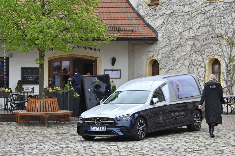 Mehr als 100 Angehörige, Kollegen und Freunde nahmen an der Trauerfeier für Klaus Kleinertz im Schloss-Hotel Klaffenbach teil.
