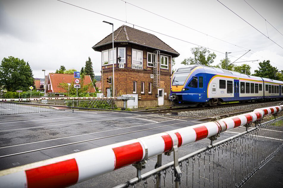 Das 16-jährige Mädchen aus dem Thüringer Eichsfeld war am 11. August von einem Güterzug gestreift und tödlich verletzt worden. Nun erhärtet sich ein schrecklicher Verdacht: Wurde die Teenagerin geschubst?