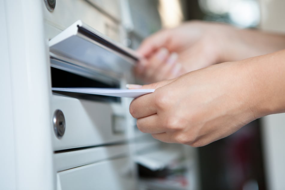 Einen Briefumschlag voller Bargeld würden wohl viele von uns gerne mal aus dem Briefkasten ziehen. (Symbolfoto)