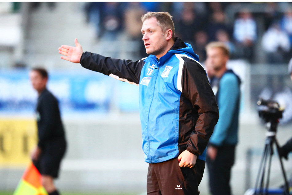 Führen seine Anweisungen zum Sieg des krassen Außenseiters? BFV-Coach Erik Schmidt (41) und sein Team sind hochmotiviert.