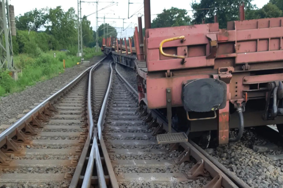In Eidelstedt waren drei Waggons eines Bauzuges entgleist.