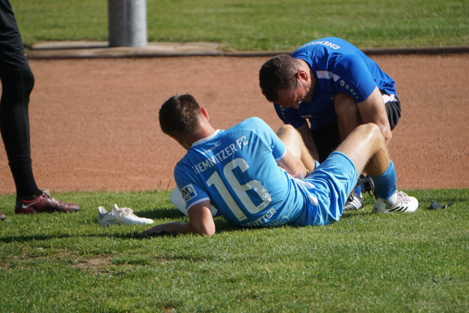 Beim Landespokalspiel in Oelsnitz zog sich Manuel Reutter eine Fraktur im Sprunggelenk zu.