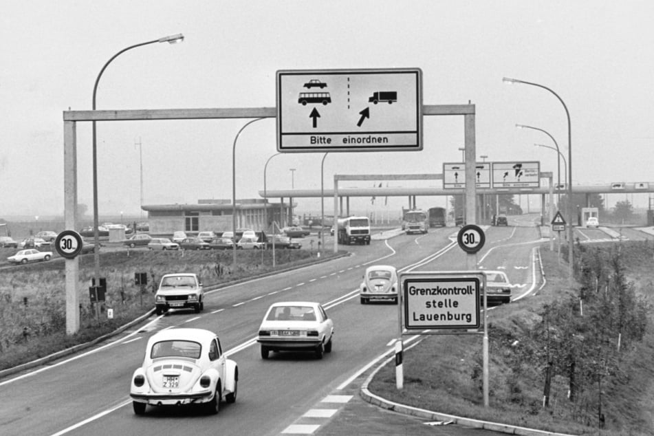 Ab 1964 durften dann wieder Westbesucher nach Ostdeutschland. An den Grenzkontrollstellen wurden direkt Filialen der DDR-Notenbank errichtet, wo der Mindestumtausch abgewickelt wurde.