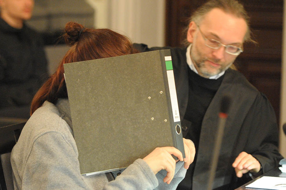 Verteidiger Michael Windisch forderte am Mittwoch Freispruch für seine Mandantin Anja G. (33, l.).