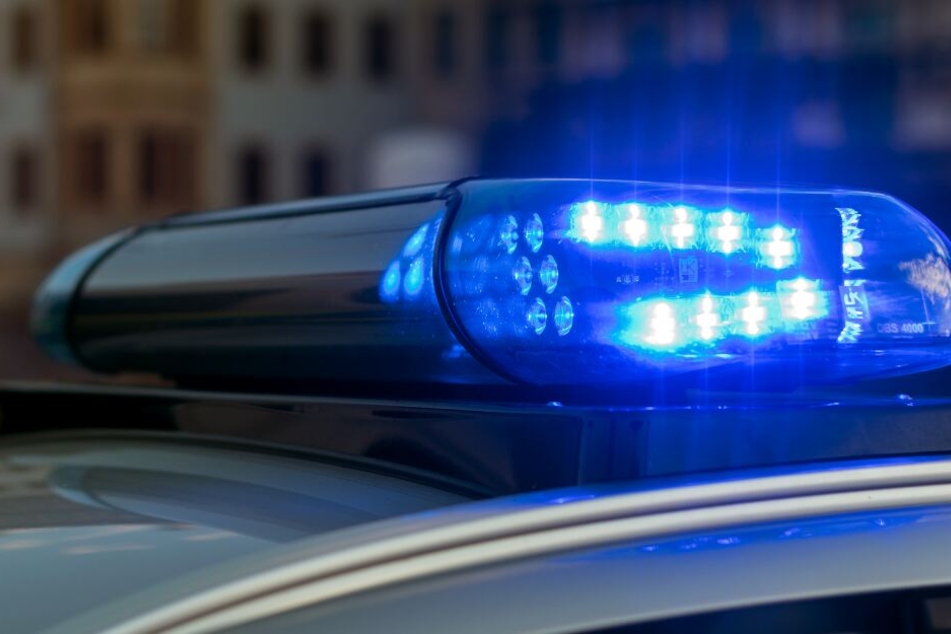Die Polizei musste die Autobahnauffahrten absperren. (Symbolbild)