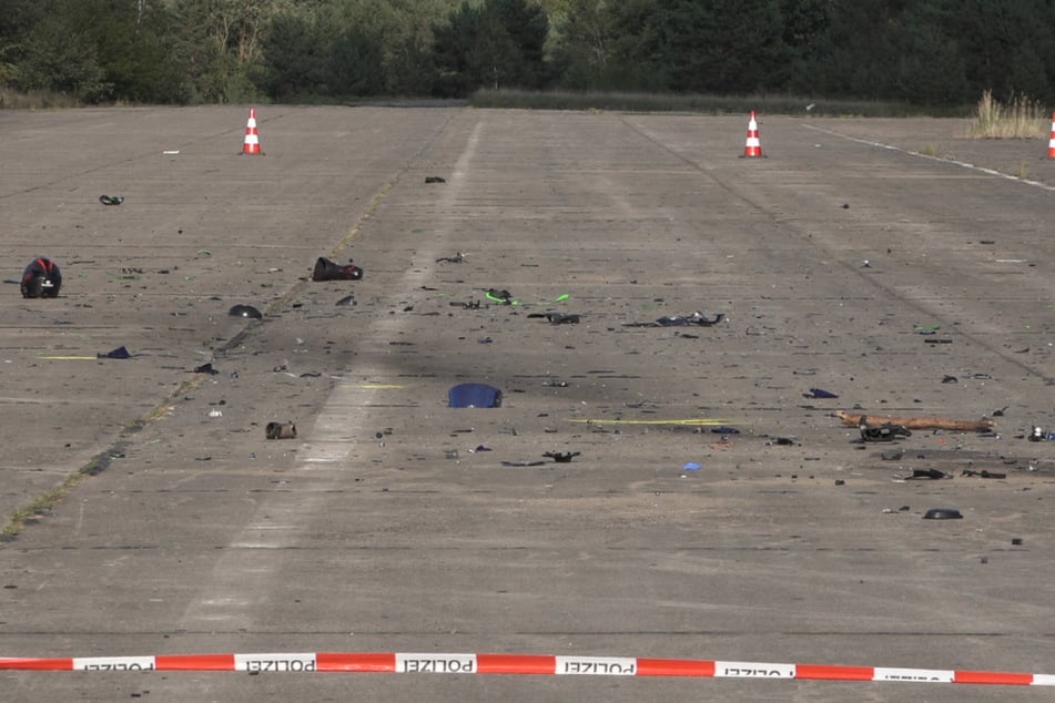 Horror-Unfall in Brandenburg: Drei Motorradfahrer sterben auf altem Flugplatz