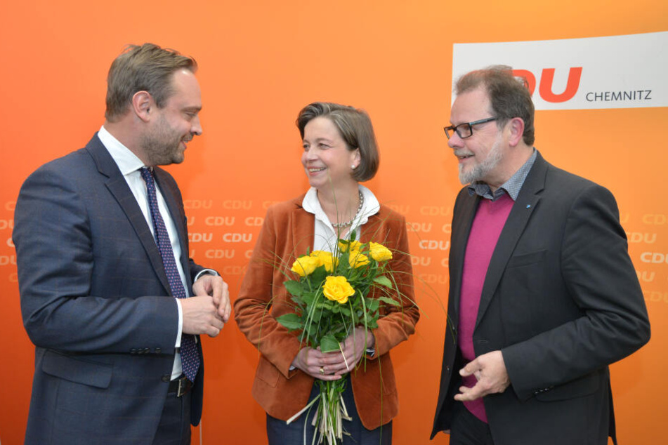 Blumen für die Siegerin: Almut Patt (51) tritt für die CDU zur Wahl an.