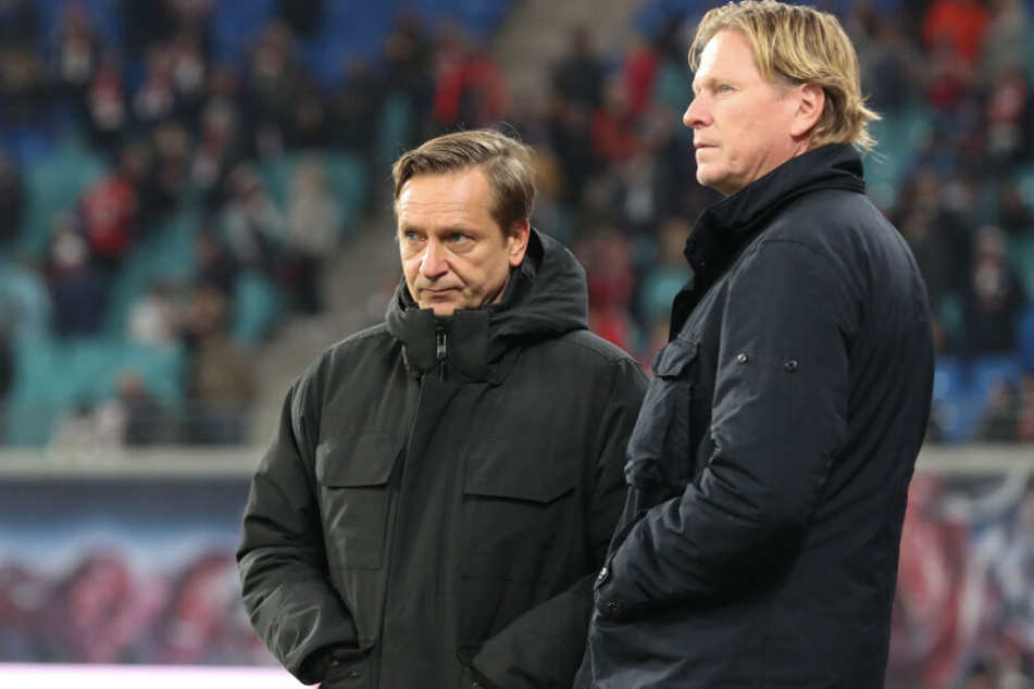Die Blicke sagen alles: Kölns neuer Geschäftsführer Sport Horst Heldt (l) und Trainer Markus Gisdol.