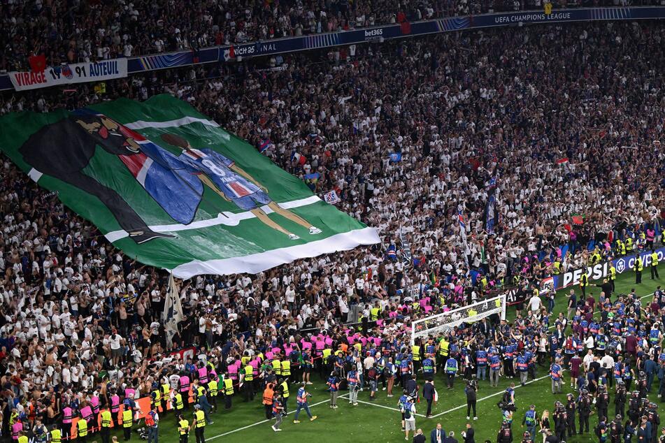 Die PSG-Fans gedachten nach dem CL-Sieg der verstorbenen Tochter ihres Trainers Luis Enrique.