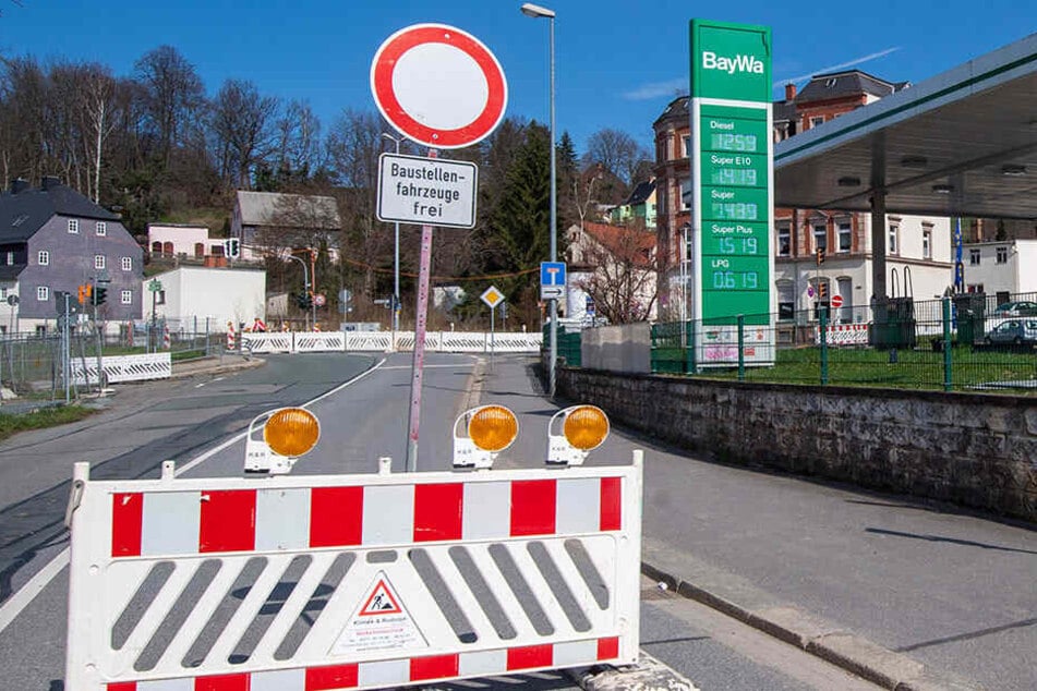 Die Sperrung auf der Annaberger Straße dauert zwei Wochen länger. (Archivfoto)