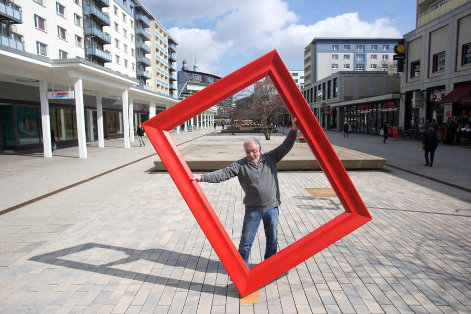 Seit 20 Jahren am Platze und offen für neue Nachbarn: Frank Langer (68) von der Bilderrahmen-Manufaktur "Galerie Rosenhof".