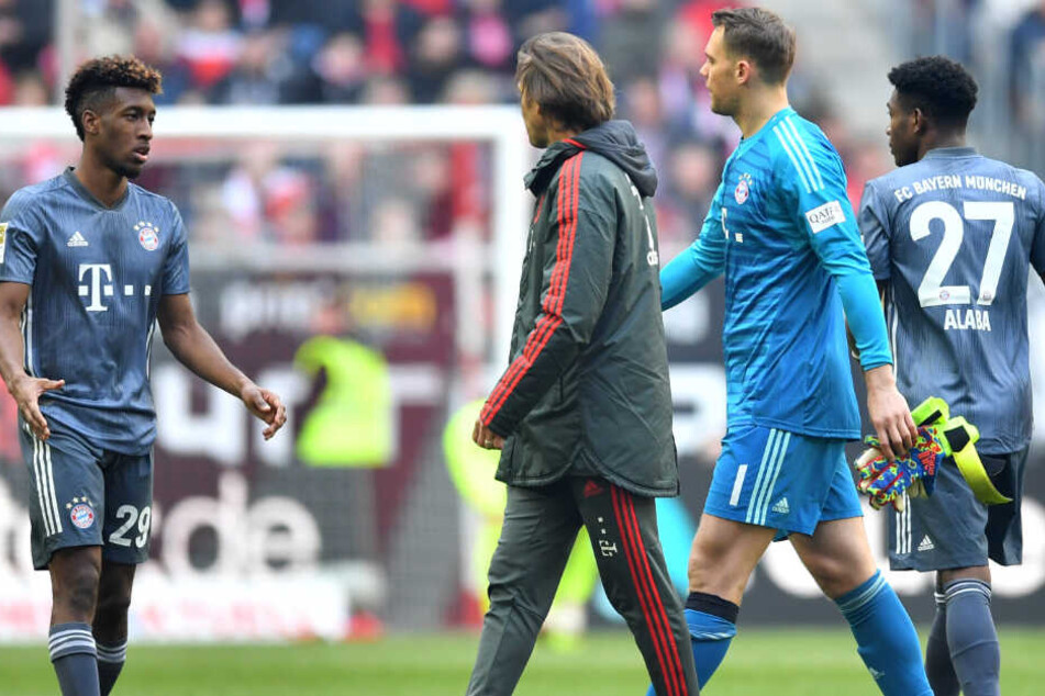 Bayern-Keeper Manuel Neuer musste gegen Düsseldorf verletzt den Rasen verlassen.