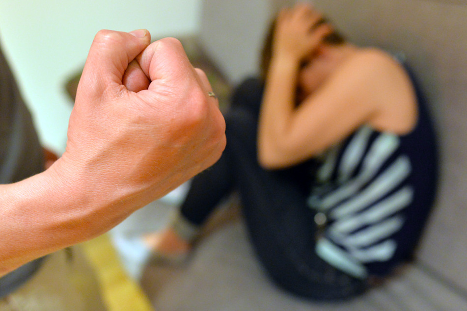 Laut einer Studie sahen sich während der Corona-Krise mehr Frauen häuslicher Gewalt ausgesetzt. (Symbolbild)