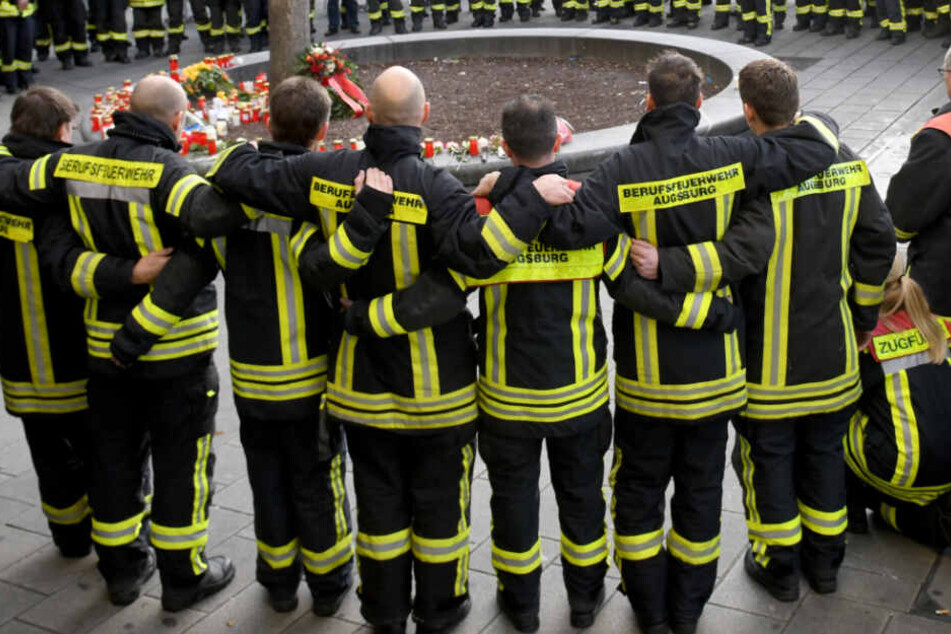 Mehr als 100 Feuerwehrleute haben nach der Tat ihres Kollegens gedacht. (Archiv)