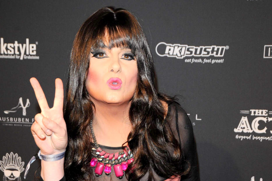 Dragqueen Nina Queer verkauft sich für 20.000 Euro für drei Stunden.