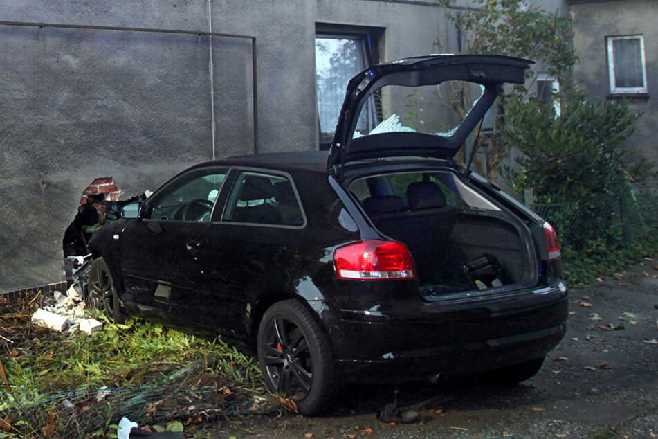 Wer auch immer das Auto fuhr, beide Ehepartner hatten Alkohol getrunken. (Symbolbild)