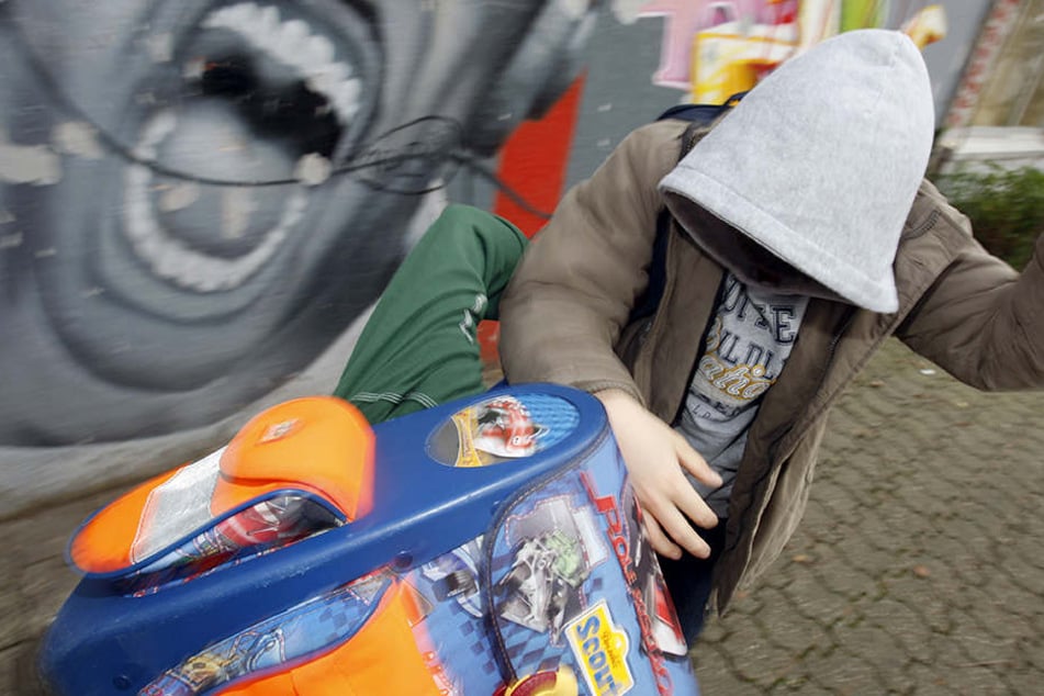 Ein Junge bekam bei der Rangelei solche Angst, dass er ein Messer zog. (Symbolbild)