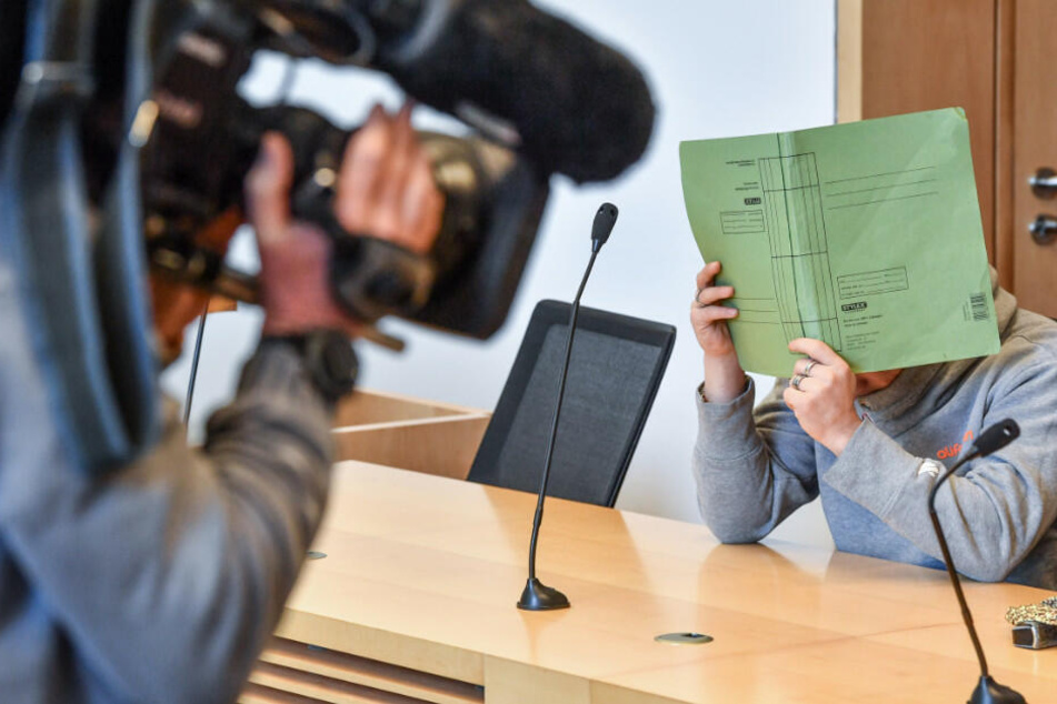 Der Vater beim Prozessauftakt.