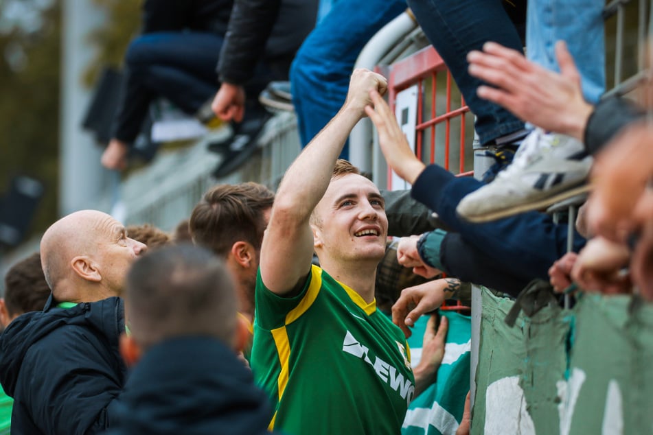 Philipp Wendt (27, grünes Trikot) schließt sich nach der Saison dem FC Carl Zeiss Jena an.