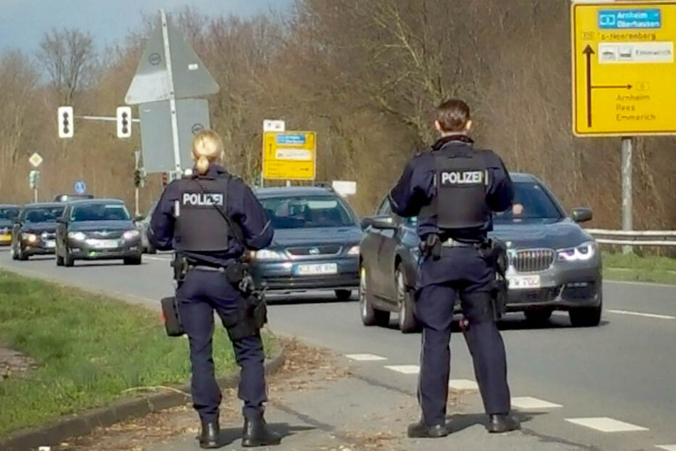Die Polizei in NRW fahndet nach dem Verdächtigen aus Utrecht.