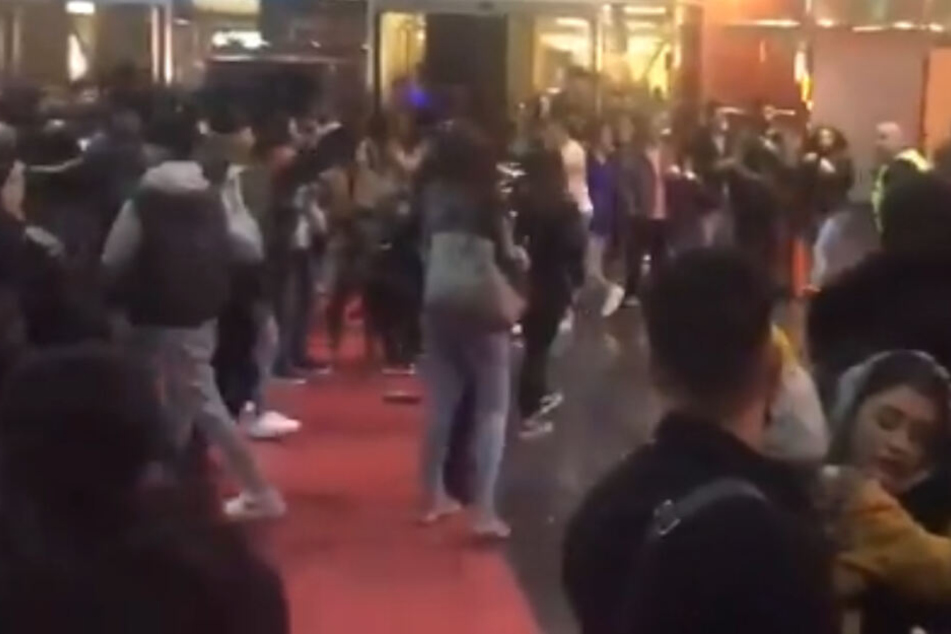 Bei der Massenschlägerei sollen 60 bis 100 Menschen beteiligt gewesen sein.